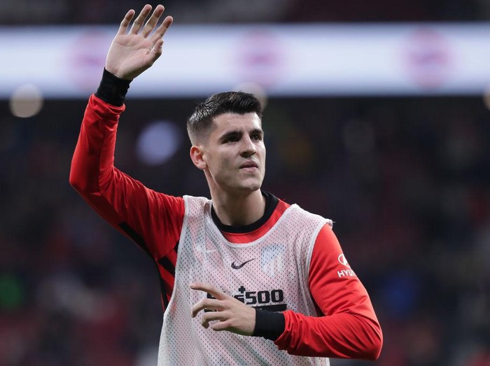 MADRID, SPAIN - FEBRUARY 23: Alvaro Morata of Atletico de Madrid greets the audience before the Liga match between Club Atletico de Madrid and Villarreal CF at Wanda Metropolitano on February 23, 2020 in Madrid, Spain. (Photo by Gonzalo Arroyo Moreno/Getty Images)