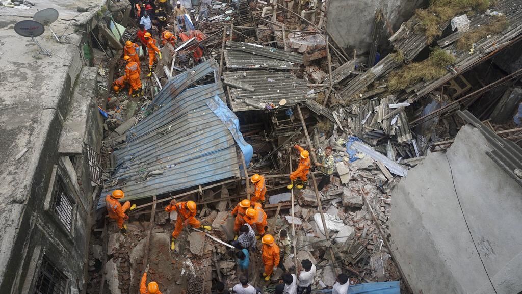 Bangunan Runtuh Tewaskan 10 Orang di India, Evakuasi Terus Berlanjut