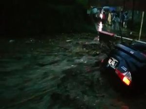 Video Banjir Bandang di Sukabumi, 2 Orang Dikabarkan Hilang