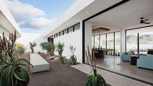 Canggih! Peternakan Kuda Disulap Jadi Rumah Mewah