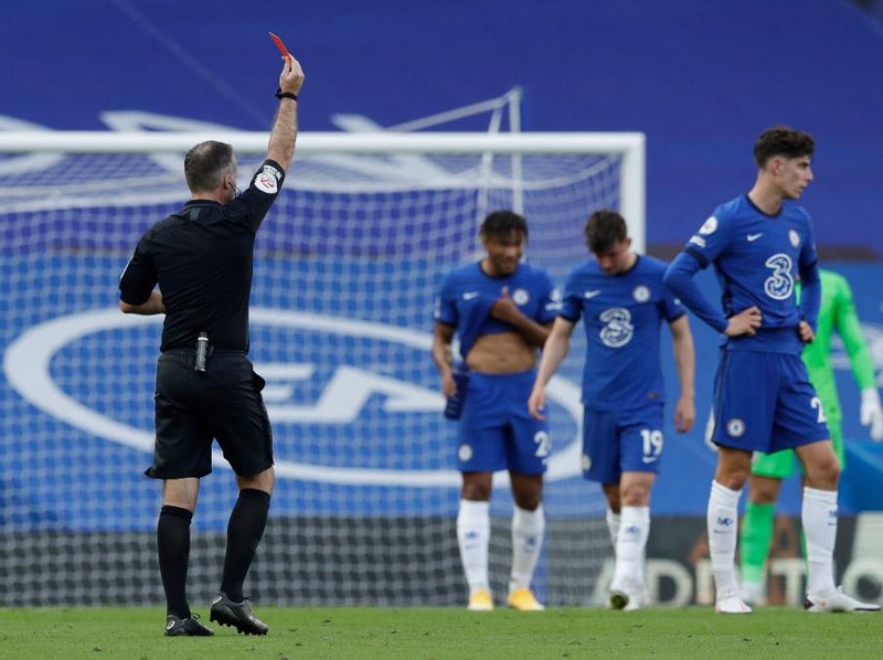 LONDON, ENGLAND - SEPTEMBER 20: Andreas Christensen of Chelsea fouls Sadio Mane of Liverpool, which after a VAR review leads to Andreas Christensen of Chelsea receiving a straight red card during the Premier League match between Chelsea and Liverpool at Stamford Bridge on September 20, 2020 in London, England. (Photo by Matt Dunham - Pool/Getty Images)