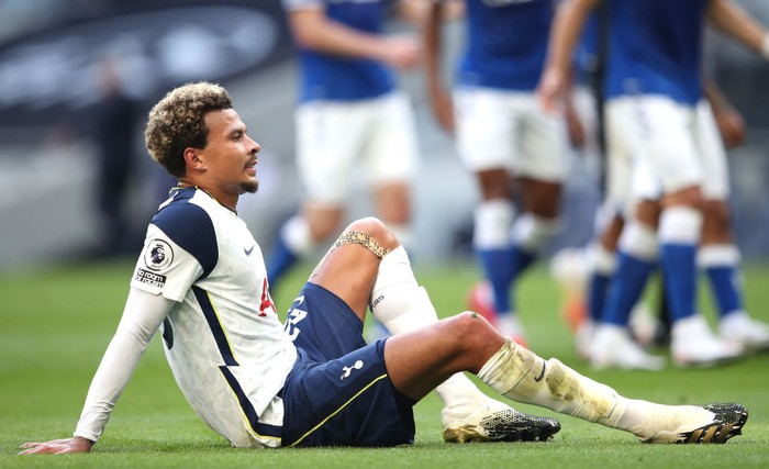 LONDON, ENGLAND - SEPTEMBER 13: Dele Alli of Tottenham Hotspur reacts during the Premier League match between Tottenham Hotspur and Everton at Tottenham Hotspur Stadium on September 13, 2020 in London, England. (Photo by Alex Pantling/Getty Images)