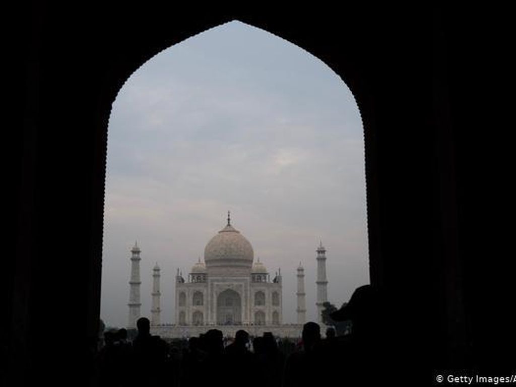 Meski Kasus Terus Bertambah, India Kembali Buka Taj Mahal Meski Kasus Terus Bertambah, India Kembali Buka Taj Mahal