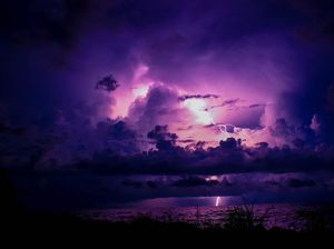 Potret Petir Abadi di Danau Cantik Venezuela