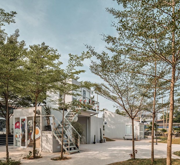Kehadiran Kumulo Creative Compound BSD menjadi penanda ruang komunitas kreatif pertama di BSD yang mewadahi serta mendukung perkembangan pelaku ekonomi.