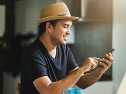 Tak Perlu Ngantor, Begini Jurus Maksimalkan Tugas Lewat Ponsel