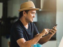 Tak Perlu Ngantor, Begini Jurus Maksimalkan Tugas Lewat Ponsel