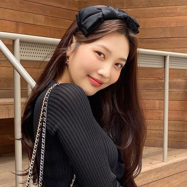 Penggemar melihat perbedaan antara Joy dan anggota Red Velvet lainnya