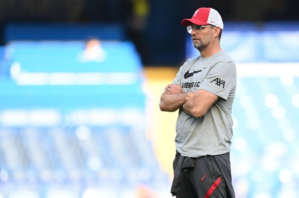 LONDON, ENGLAND - SEPTEMBER 20: Jurgen Klopp, Liverpool Manager and Liverpool's Sadio Mane celebrate their team's victory in the Premier League match between Chelsea and Liverpool at Stamford Bridge on September 20, 2020 in London, England.  (Photo by Michael Regan / Getty Images)