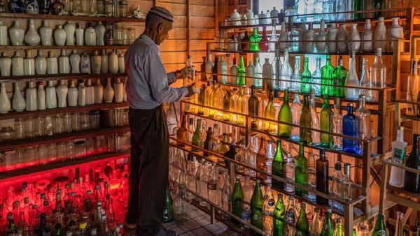 Datuk Ini Bangun Museum Dari Kumpulan Sampah Botol 15 Tahun