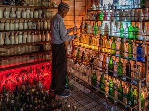 Datuk Ini Bangun Museum Dari Kumpulan Sampah Botol 15 Tahun