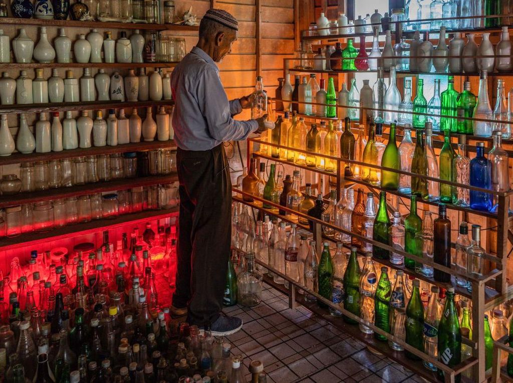 Datuk Ini Bangun Museum Dari Kumpulan Sampah Botol 15 Tahun