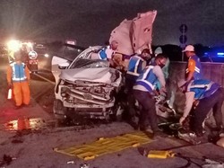 MPV Tabrak Truk di Tol Mojokerto-Surabaya, Tiga Orang Tewas
