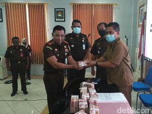 Kejari Lamongan Kembalikan ke Negara Uang Korupsi Rp 1, 2 Miliar