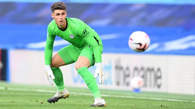 LONDON, ENGLAND - SEPTEMBER 20: Kepa Arrizabalaga of Chelsea in action during the Premier League match between Chelsea and Liverpool at Stamford Bridge on September 20, 2020 in London, England.  (Photo by Michael Regan / Getty Images)