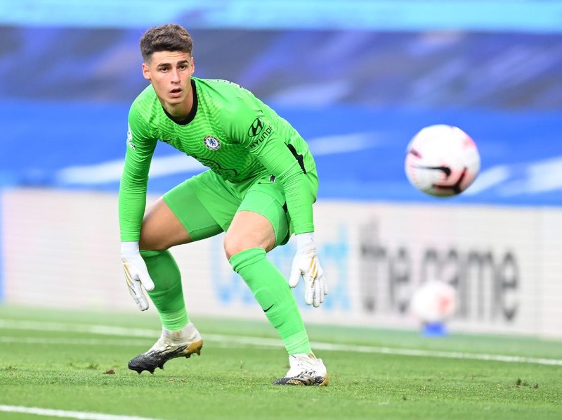 LONDON, ENGLAND - SEPTEMBER 20: Kepa Arrizabalaga of Chelsea in action during the Premier League match between Chelsea and Liverpool at Stamford Bridge on September 20, 2020 in London, England. (Photo by Michael Regan/Getty Images)