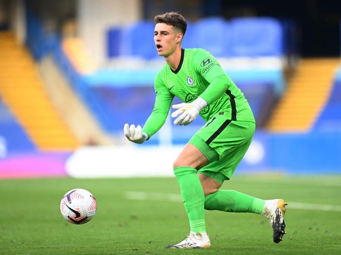 LONDON, ENGLAND - SEPTEMBER 20: Kepa Arrizabalaga of Chelsea in action during the Premier League match between Chelsea and Liverpool at Stamford Bridge on September 20, 2020 in London, England. (Photo by Michael Regan/Getty Images)