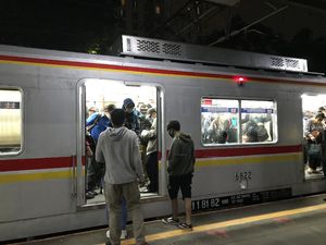 KRL dari Jakarta Terakhir Pukul 19.00 WIB, Penumpang Atur Jam Pulang Kerja