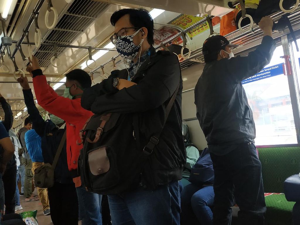 Soal Larangan Masker Scuba-Buff di KRL, Belum Semua Anker Tahu Aturannya Soal Larangan Masker Scuba-Buff di KRL, Belum Semua Anker Tahu Aturannya