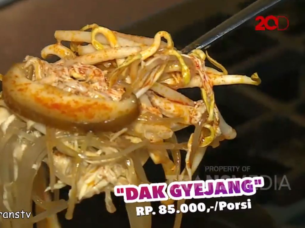 Bikin Laper! Sup Ayam Berkaldu Gurih dan Daging Ayam Berbumbu Buldak Khas Korea Bikin Laper! Sup Ayam Berkaldu Gurih dan Daging Ayam Berbumbu Buldak Khas Korea