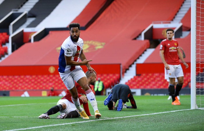 MANCHESTER, ENGLAND - SEPTEMBER 19: Andros Townsend of Crystal Palace celebrates after scoring his teams first goal during the Premier League match between Manchester United and Crystal Palace at Old Trafford on September 19, 2020 in Manchester, England. (Photo by Richard Heathcote/Getty Images )