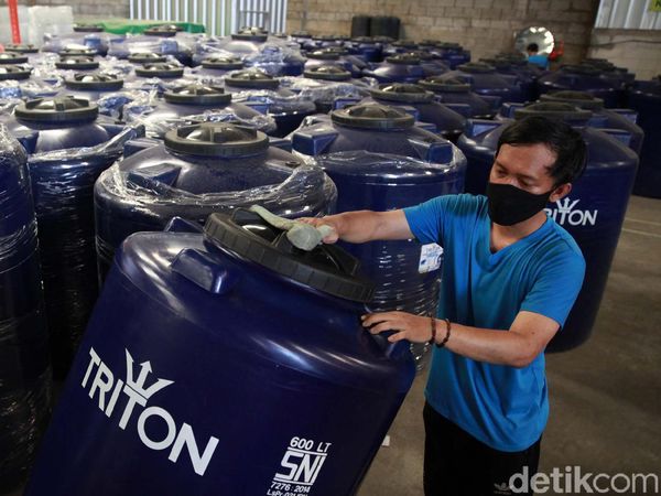 Melihat Pabrik Toren Air yang Tidak Goyah oleh Badai Pandemi