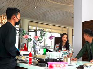 Mevvah! Momo eks Geisha Punya Koki Pribadi di Rumah Mevvah! Momo eks Geisha Punya Koki Pribadi di Rumah