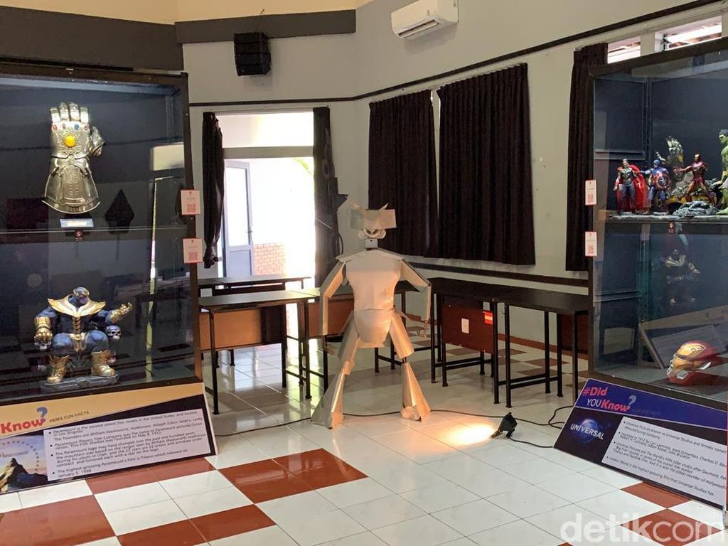 Koleksi Aksara hingga Action Figure Tersaji di Museum Satu Ruang Surabaya Koleksi Aksara hingga Action Figure Tersaji di Museum Satu Ruang Surabaya