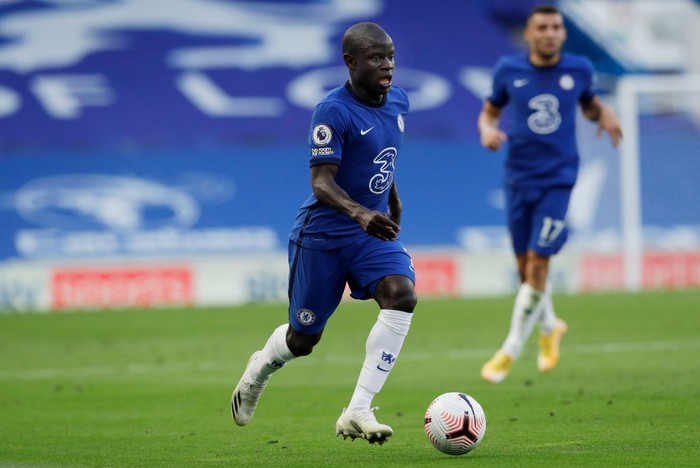 LONDON, ENGLAND - SEPTEMBER 20: NGolo Kante of Chelsea in action during the Premier League match between Chelsea and Liverpool at Stamford Bridge on September 20, 2020 in London, England. (Photo by Matt Dunham - Pool/Getty Images)