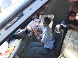 Petugas Gabungan Operasi Yustisi di Tanah Abang, Sasarannya Angkutan Umum