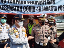 Sopir di Jakpus Protes Aturan 50% Penumpang, Polisi: Angkot Hanya 5 Orang