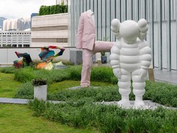 KAWS Luncurkan Patung Raksasa di Hong Kong saat Pandemi
