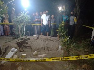 Dugaan Pesugihan di Balik Pencurian Kafan Ibu Muda yang Mati Melahirkan Dugaan Pesugihan di Balik Pencurian Kafan Ibu Muda yang Mati Melahirkan
