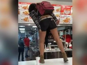 5 Pengunjung Resto dan Pasar Ini Ngamuk saat Ditegur Tak Pakai Masker 5 Pengunjung Resto dan Pasar Ini Ngamuk saat Ditegur Tak Pakai Masker