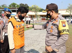 Puluhan Relawan Bantu Tegakkan Protokol Kesehatan di Mojokerto