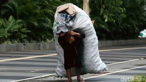 Potret Kehidupan Pemulung di Tengah Pandemi