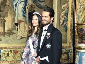 Putri Sofia dan Pangeran Carl Philip dari Swedia Positif COVID-19 Putri Sofia dan Pangeran Carl Philip dari Swedia Positif COVID-19
