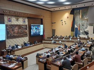 Rapat Bahas Pilkada, Komisi II Doakan Kesembuhan Ketua KPU yang Kena Corona Rapat Bahas Pilkada, Komisi II Doakan Kesembuhan Ketua KPU yang Kena Corona