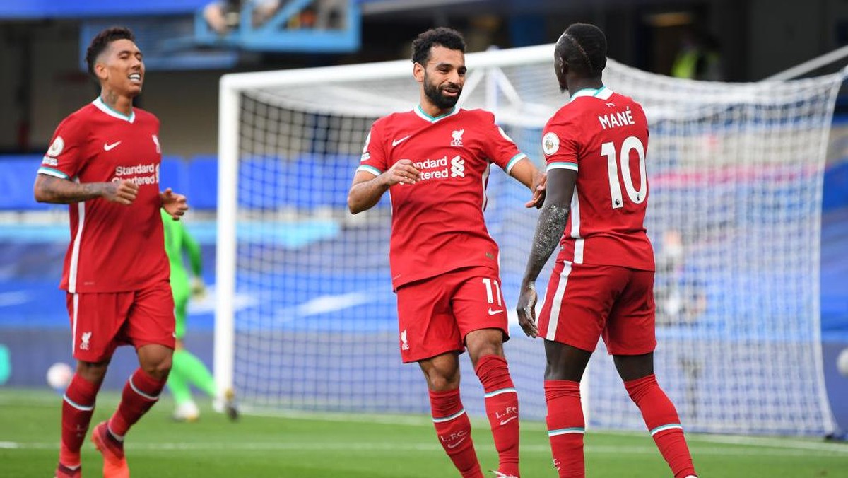 Sadio Mane, merayakan bersama Salah dan Firmino, usai menjebol gawang Kepa. (Foto: Getty Images/Michael Regan)