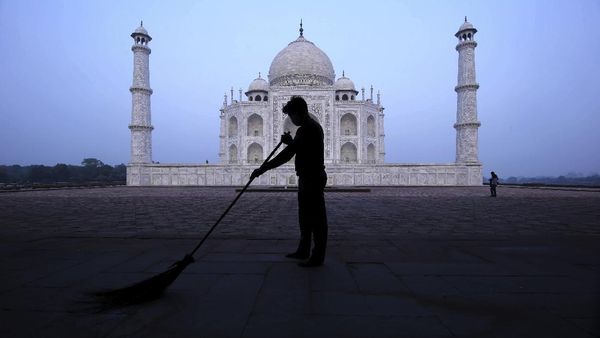 TaJ Mahal Buka di Tengah Lonjakan Kasus Corona di India