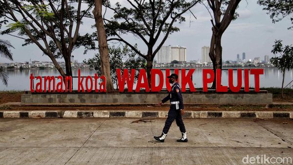 Taman Waduk Pluit di Masa PSBB Ketat