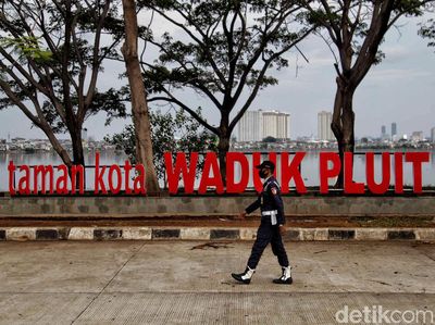 Taman Waduk Pluit di Masa PSBB Ketat