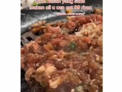 Jijik! Netizen Temukan Kecoa Hidup Saat Makan Daging AYCE Rp 99 Ribu