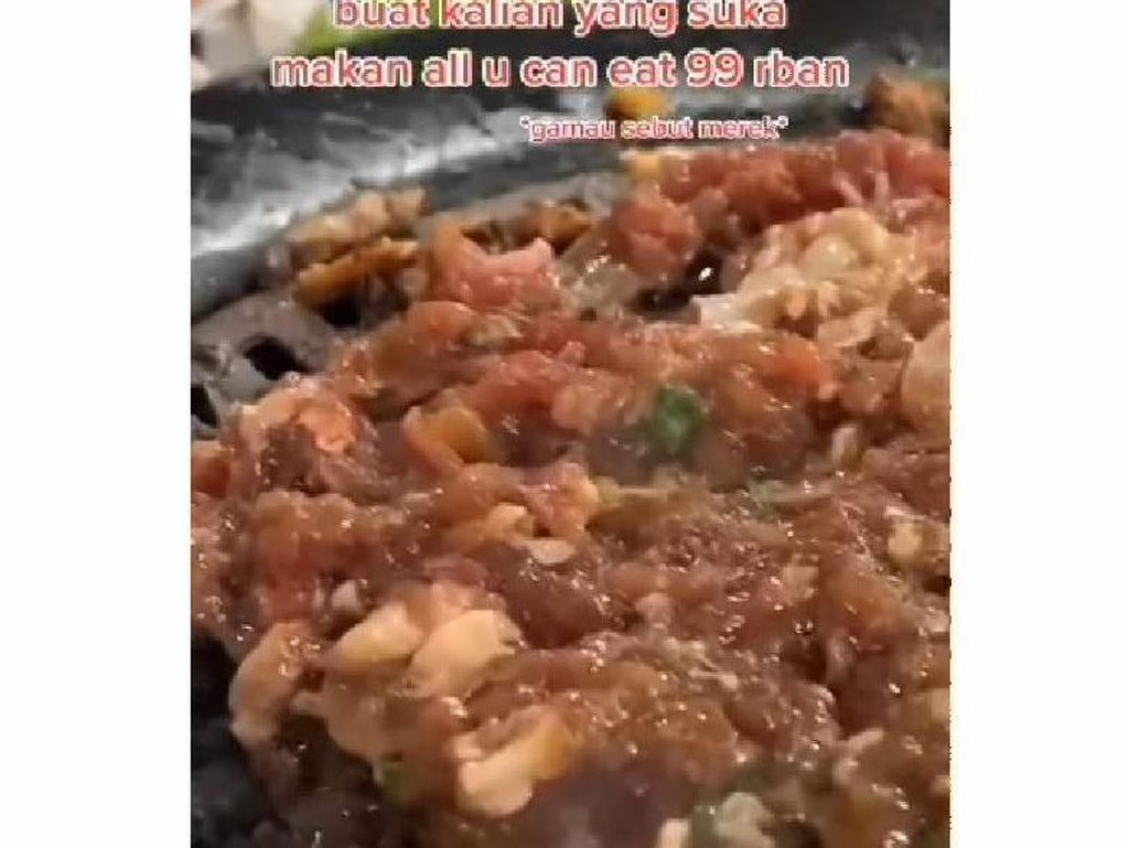 Jijik! Netizen Temukan Kecoa Hidup Saat Makan Daging AYCE Rp 99 Ribu Jijik! Netizen Temukan Kecoa Hidup Saat Makan Daging AYCE Rp 99 Ribu