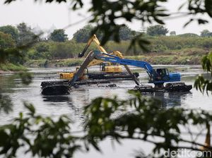 Waduk Ria Rio Dikeruk Antisipasi Musim Hujan