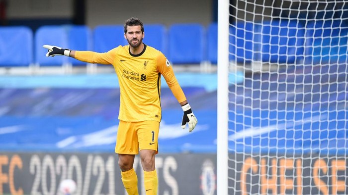 LONDON, ENGLAND - SEPTEMBER 20: Alisson Becker of Liverpool in action during the Premier League match between Chelsea and Liverpool at Stamford Bridge on September 20, 2020 in London, England. (Photo by Michael Regan/Getty Images)