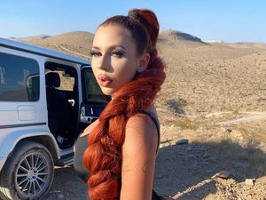 Foto: Wanita Berdada Palsu yang Berpenghasilan Rp 29 Miliar dari Only Fans Foto: Wanita Berdada Palsu yang Berpenghasilan Rp 29 Miliar dari Only Fans