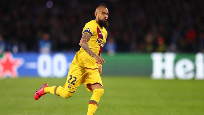 NAPLES, ITALY - FEBRUARY 25: Arturo Vidal of Barcelona during the UEFA Champions League round of 16 first leg match between SSC Napoli and FC Barcelona at Stadio San Paolo on February 25, 2020 in Naples, Italy. (Photo by Michael Steele/Getty Images)