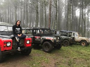 Asli! Seru Banget Offroad di Hutan Cikole Saat Hujan