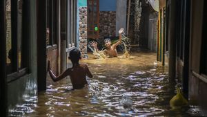 Banjir Landa RI, Bisa Memperparah Penularan COVID-19?